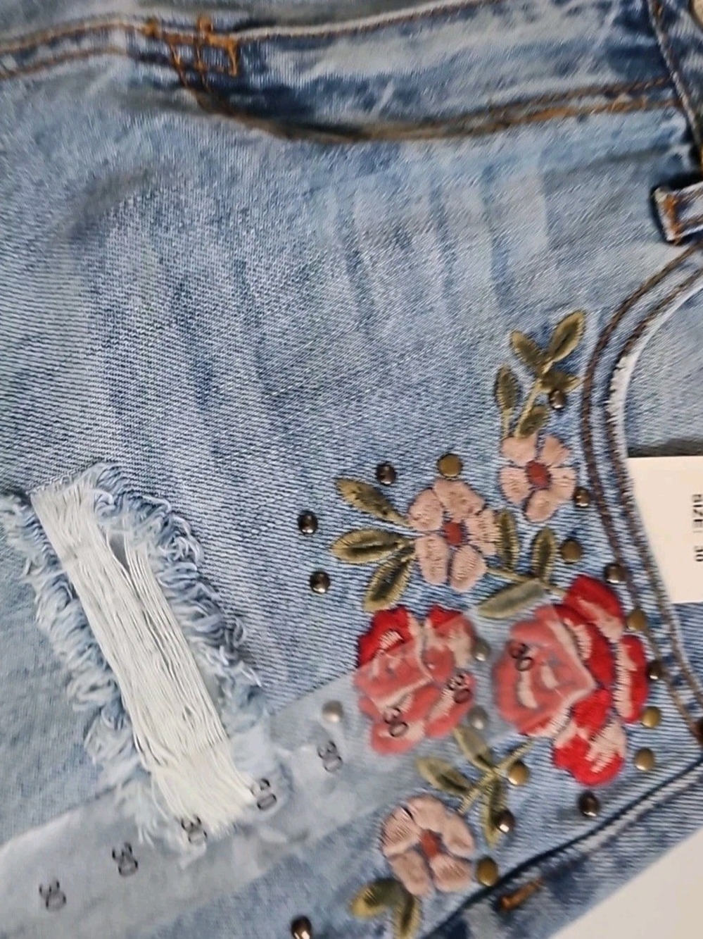 NWT Hippie Laundry Light Blue Floral Embroidered Denim Shorts Size 30 - Picture 6 of 11
